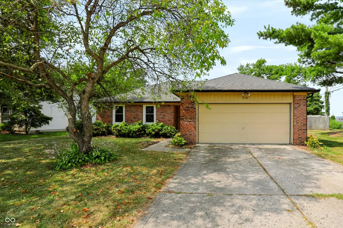 9562 Falkirk DR, Indianapolis, IN 46256