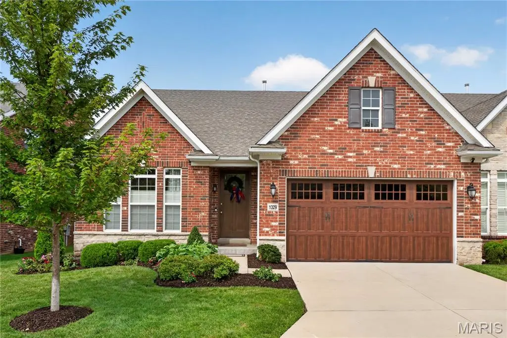 1329 Cordata DR, Frontenac, MO 63131