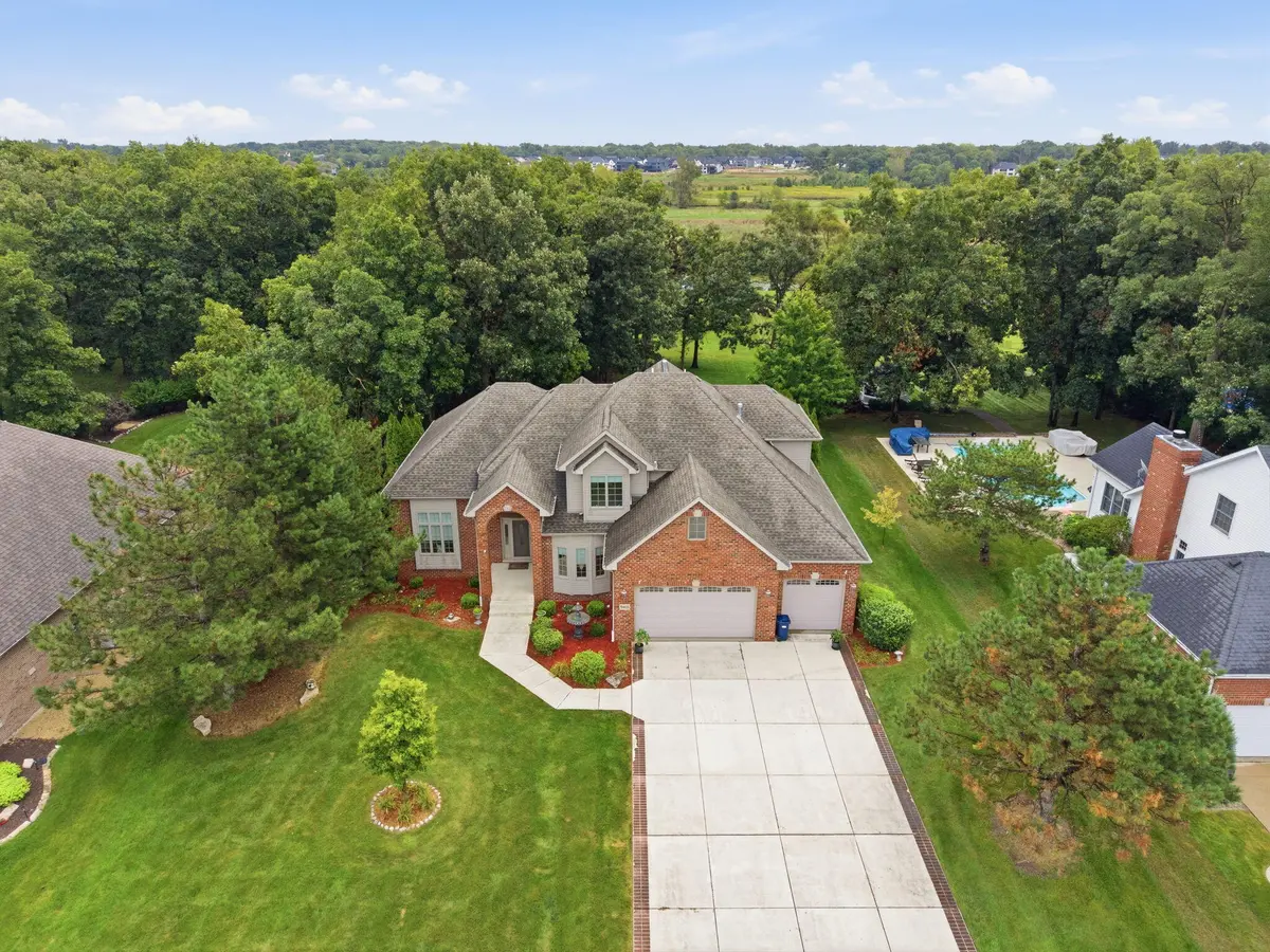 9405 Julia DR, St. John, IN 46373