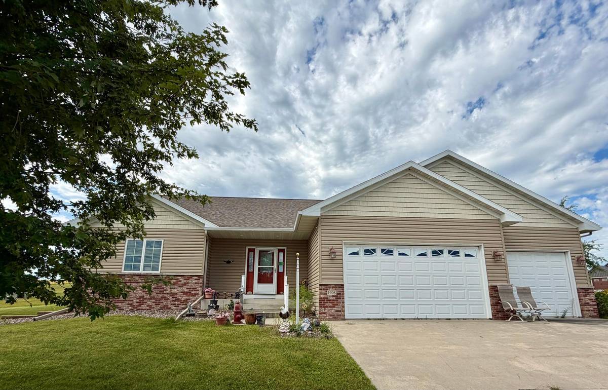 1908 Country View DR, Saint Charles, MN 55972