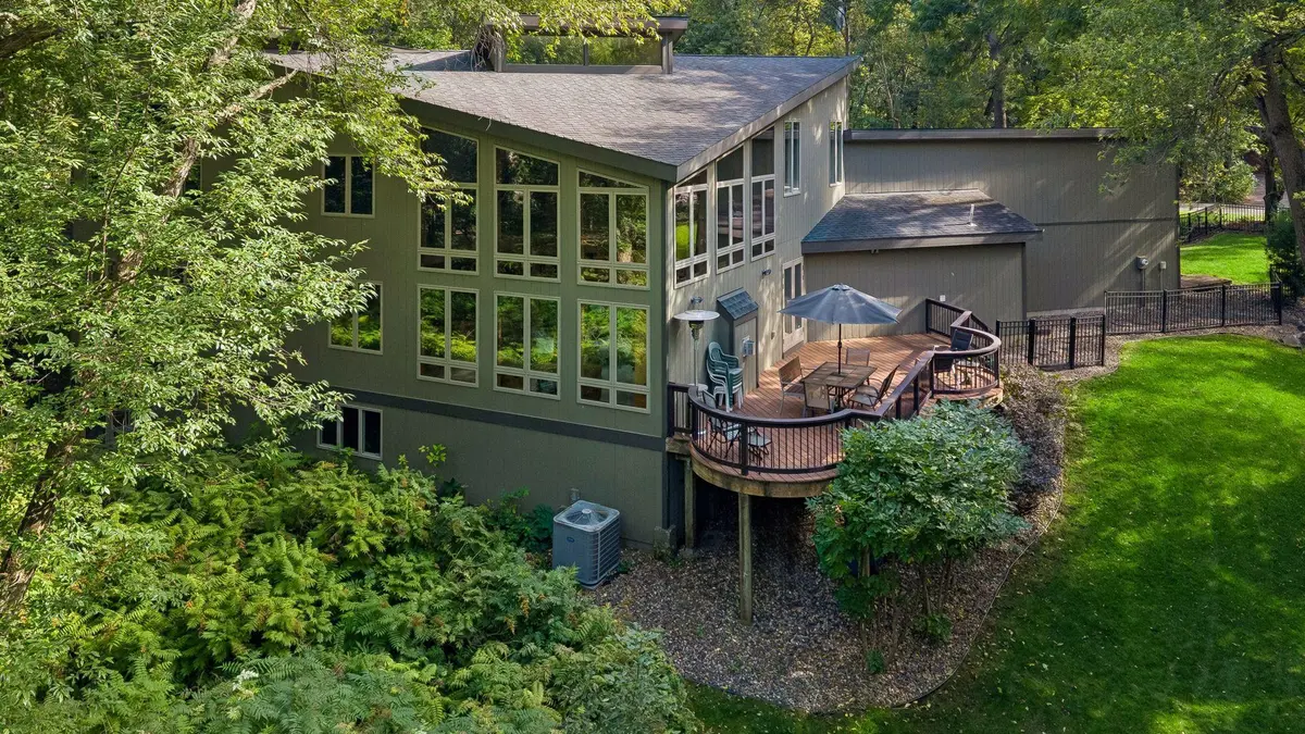 16 Timberglade RD, Bloomington, MN 55437
