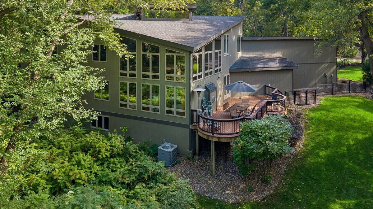 16 Timberglade RD, Bloomington, MN 55437