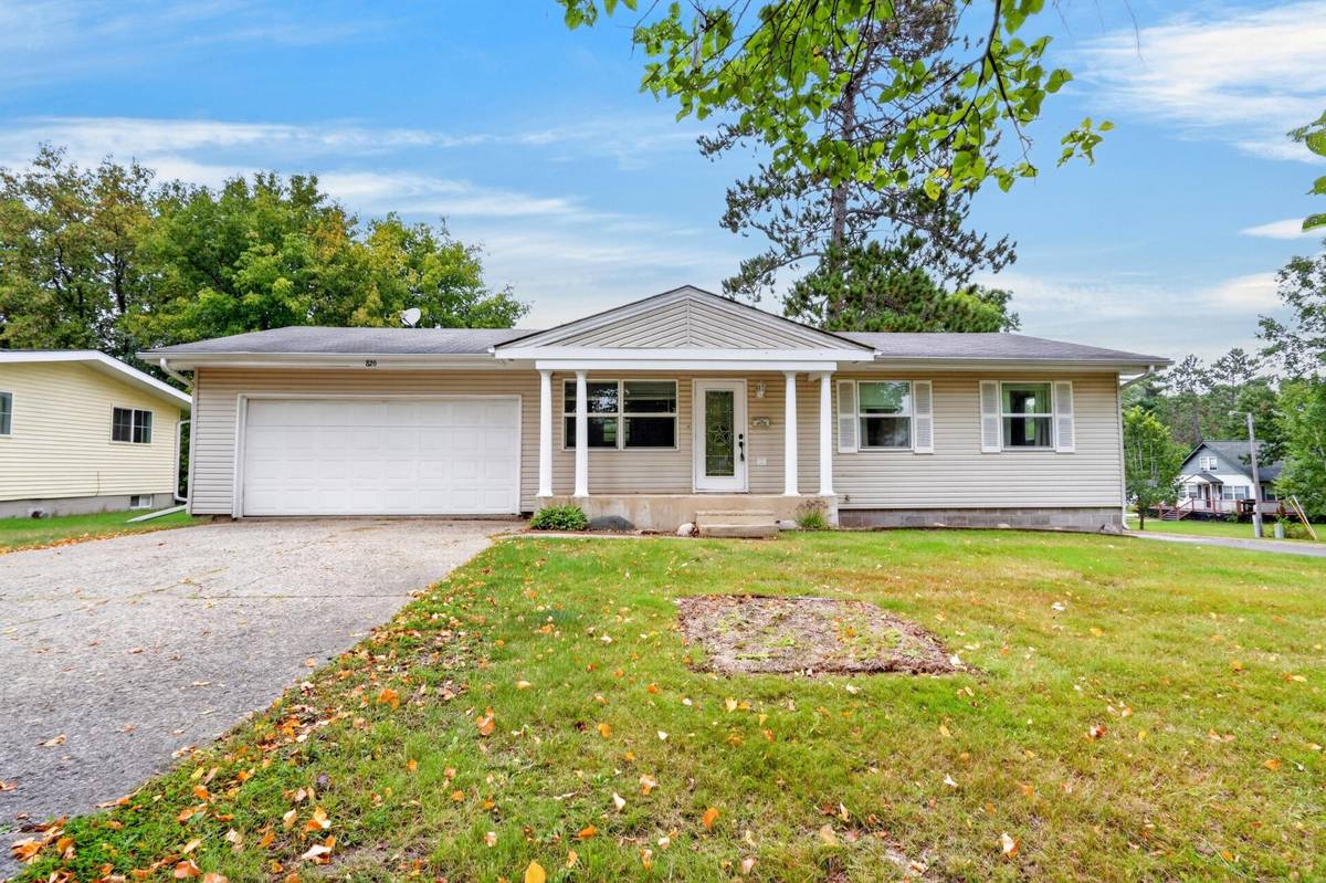 826 Willow LN, Grand Rapids, MN 55744