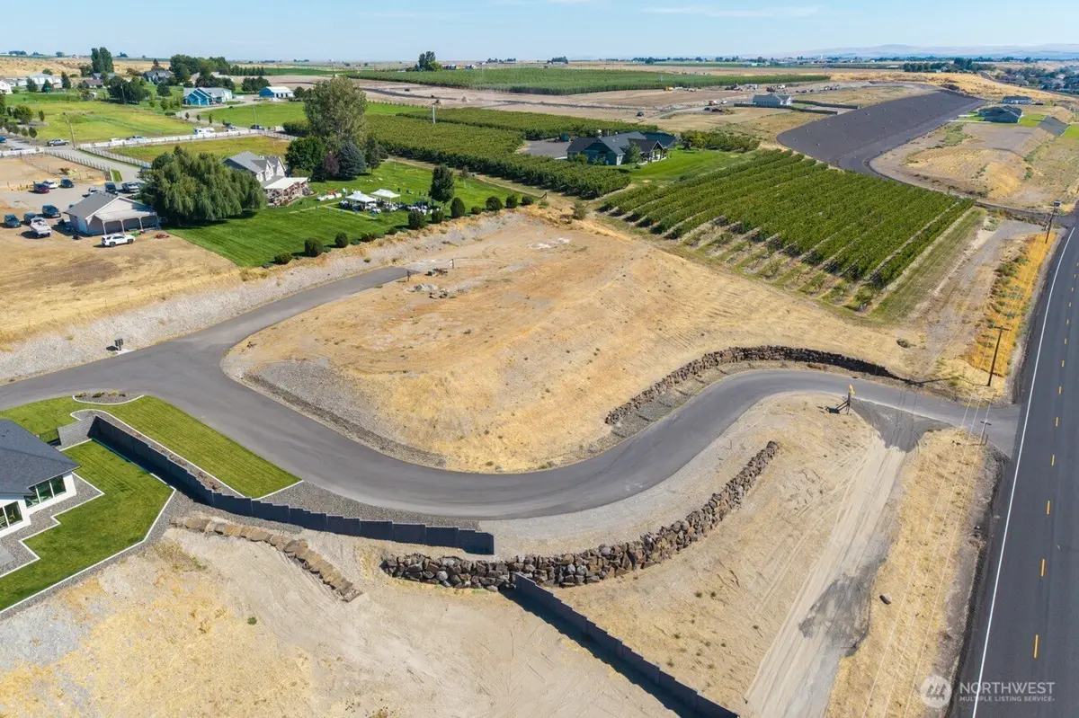 29 Columbia Bluff LN, Pasco, WA 99301