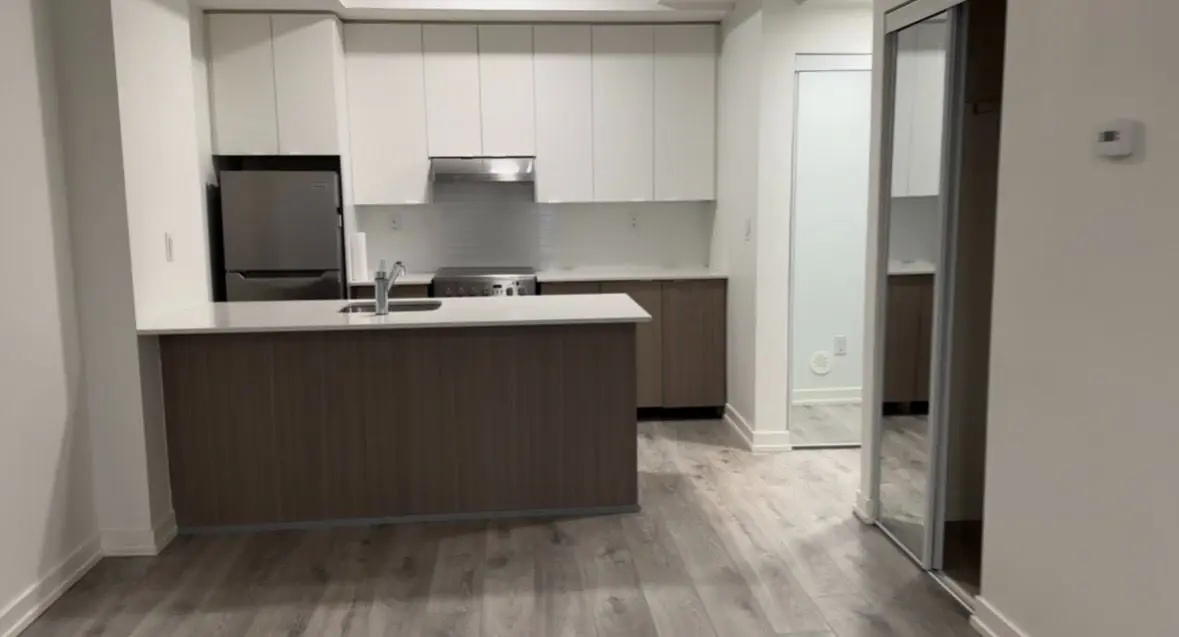 140 Canon Jackson DR #110, Toronto W04, ON M6M 0B7
