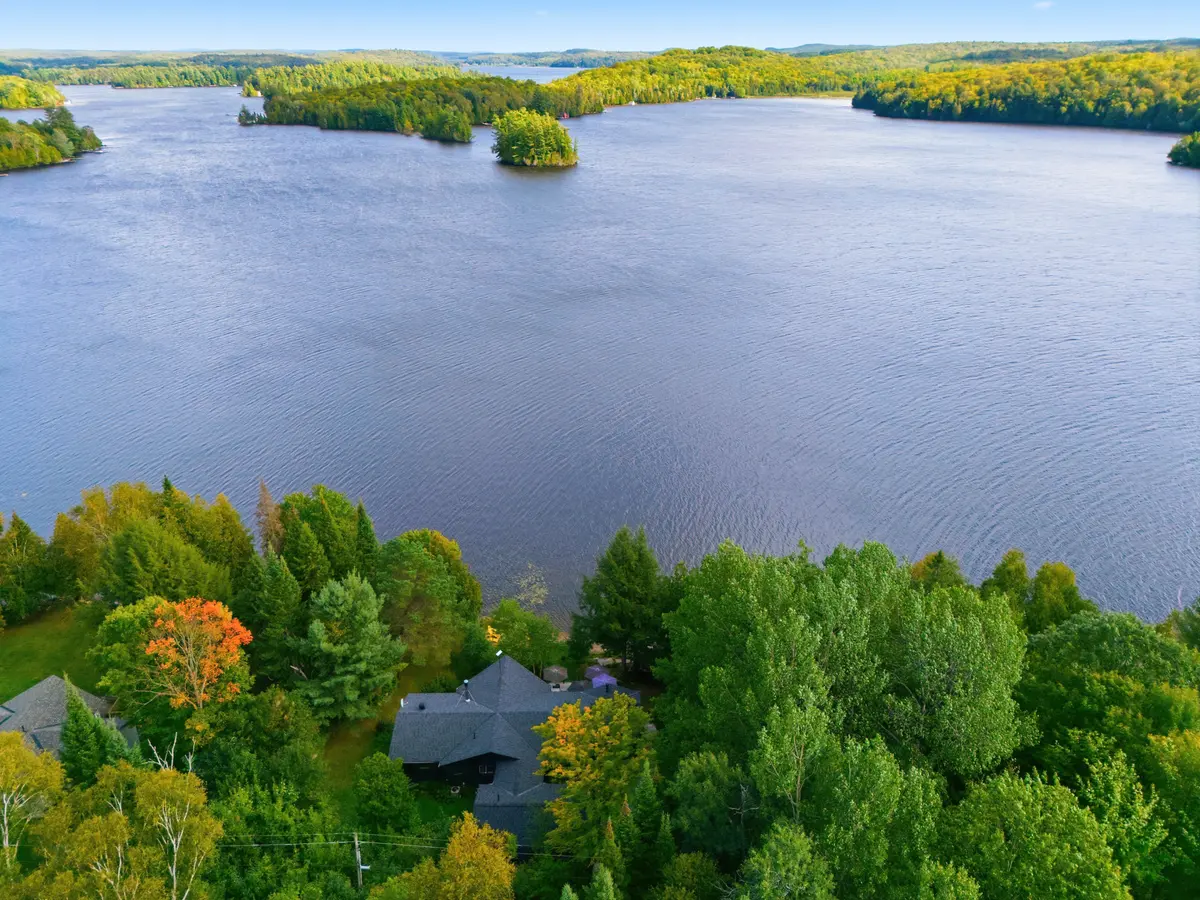 31 Feldspar RD, Magnetawan, ON P0A 1C0