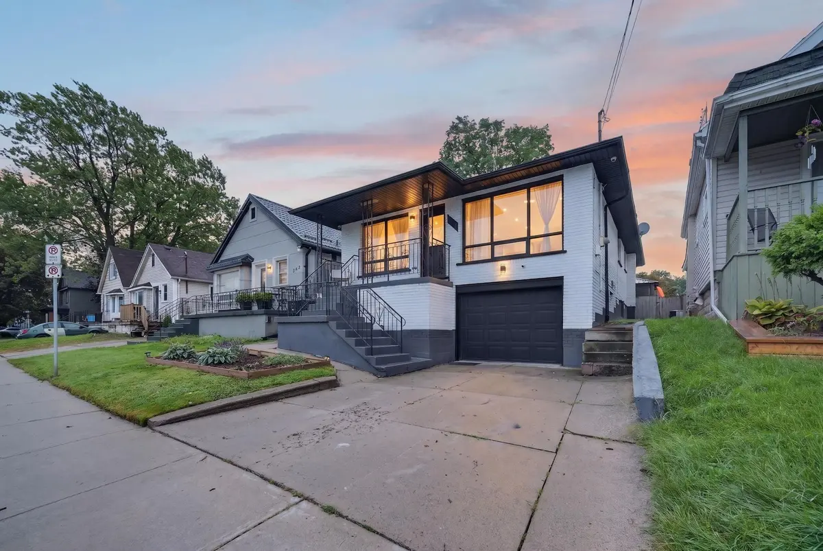 344 Queensdale AVE, Hamilton, ON L9A 1L6