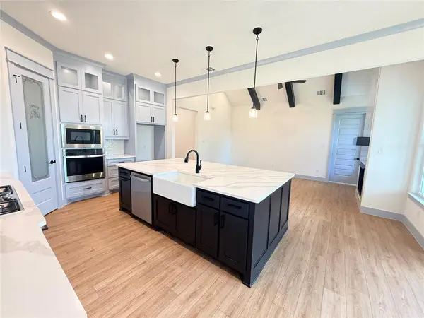 1004 Don Eve Court, Azle, TX 76020