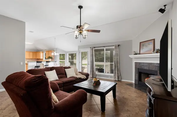 284 Honeycomb CIR, Driftwood, TX 78619