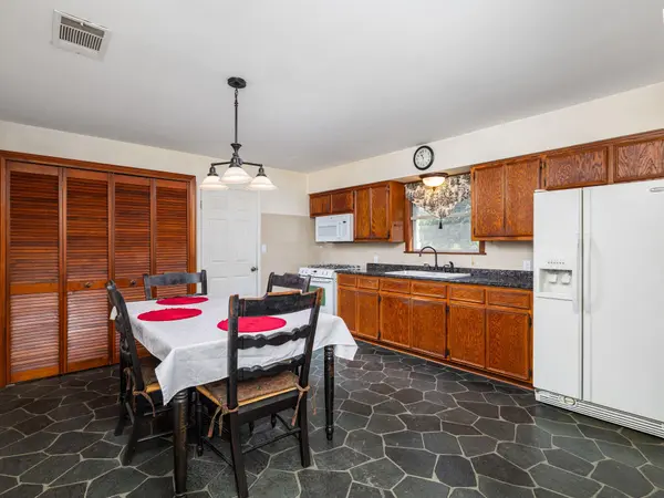1501 County Road 421, Taylor, TX 76574