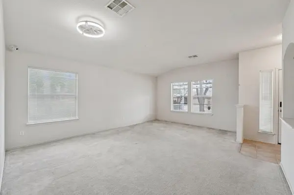 1724 Darjeeling DR, Pflugerville, TX 78660