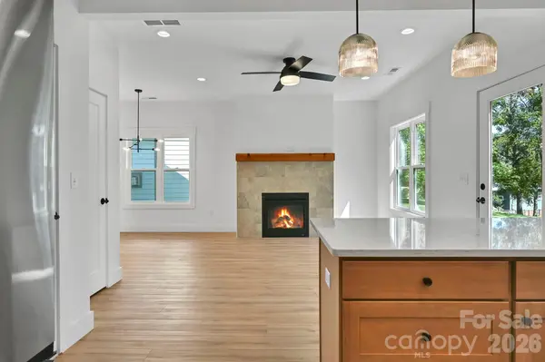 61 First ST, Asheville, NC 28803