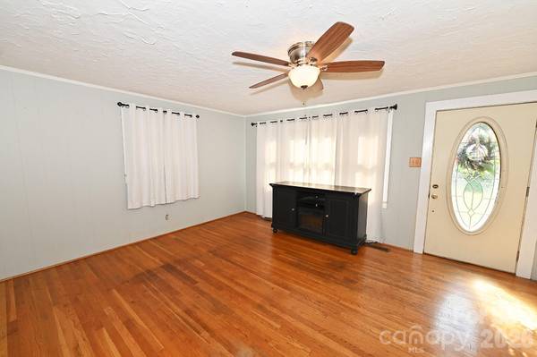 5190 Hidden Acres LN, Granite Falls, NC 28630