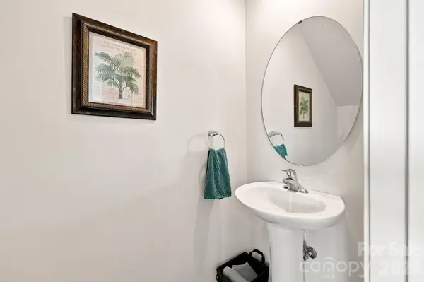 16 Madelyn DR, Clyde, NC 28721