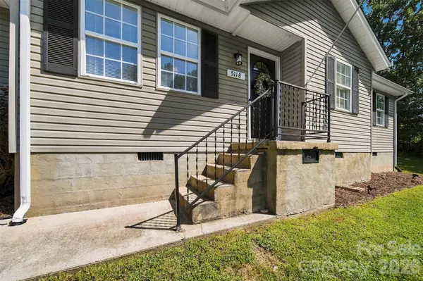 5118 W Piedmont CIR, Conover, NC 28613