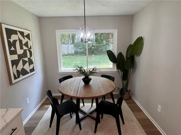 325 Brownfield DR, Lee's Summit, MO 64063