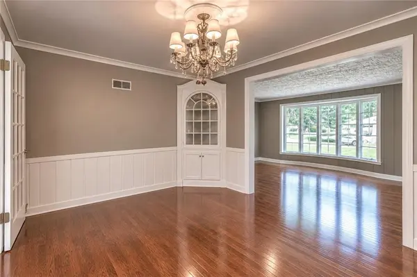 7001 W 68th ST, Overland Park, KS 66204