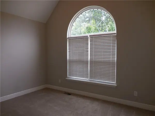 1446 Brompton LN, Raymore, MO 64083