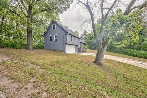 5409 NW Fox Hill RD, Parkville, MO 64152