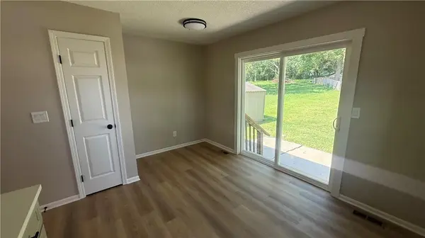 8132-8134 N Stoddard AVE, Kansas City, MO 64152