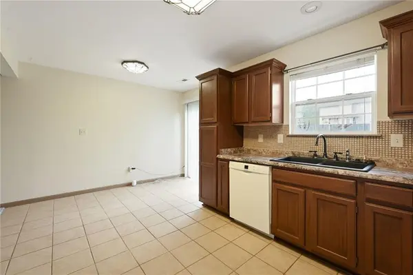 702 SE 13TH ST, Lee's Summit, MO 64081