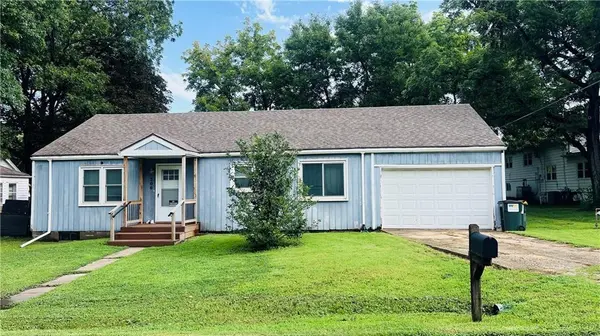 206 S 5th ST, Louisburg, KS 66053