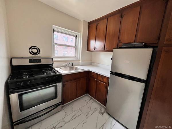 189 Drake AVE #2C, New Rochelle, NY 10805