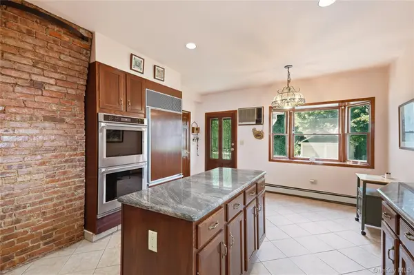 5 Woodland PL, White Plains, NY 10606