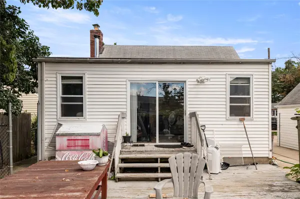 236 Dogwood AVE, Franklin Square, NY 11010