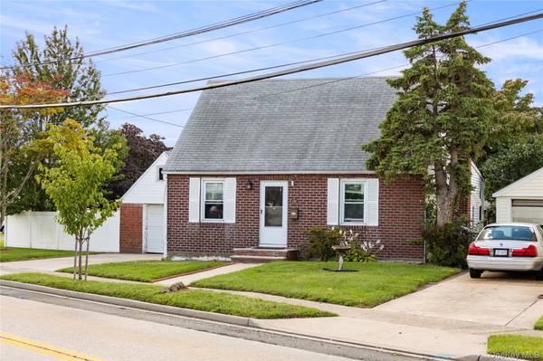 236 Dogwood AVE, Franklin Square, NY 11010