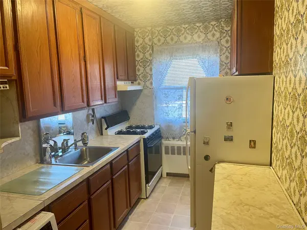 90-25 Shore Pkwy #91, Howard Beach, NY 11414