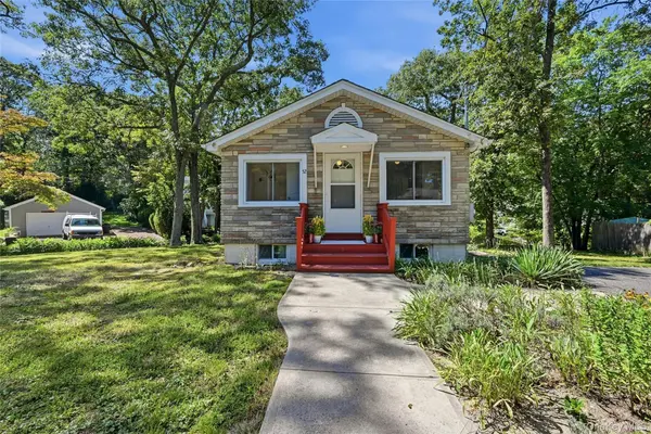 52 Valley DR, Sound Beach, NY 11789