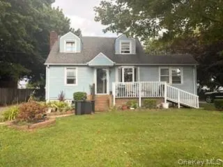 9 N Oak ST, Copiague, NY 11726