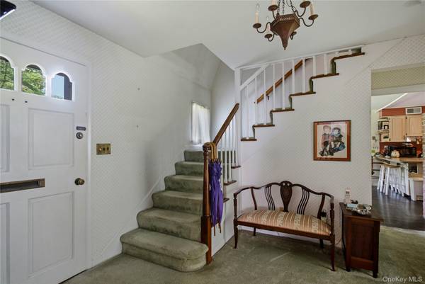 1 Grandview CIR, Pleasantville, NY 10570