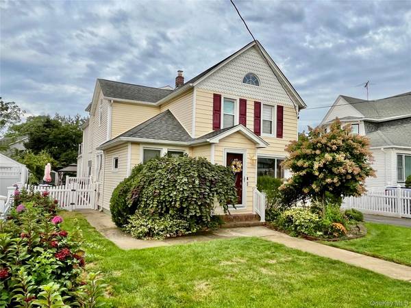 85 Spencer AVE, Lynbrook, NY 11563