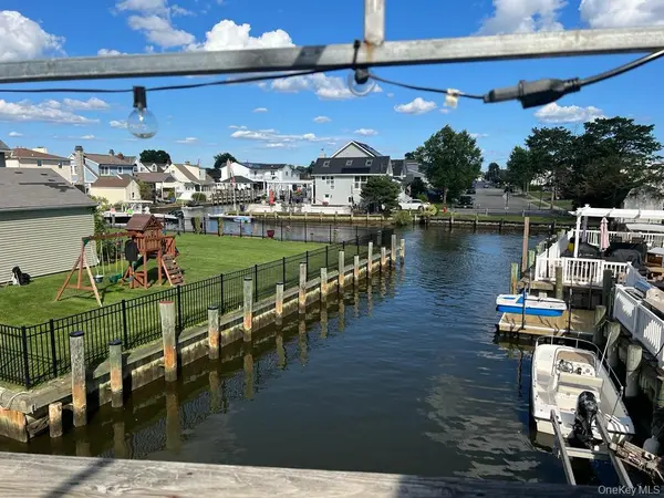 3955 South ST, Seaford, NY 11783