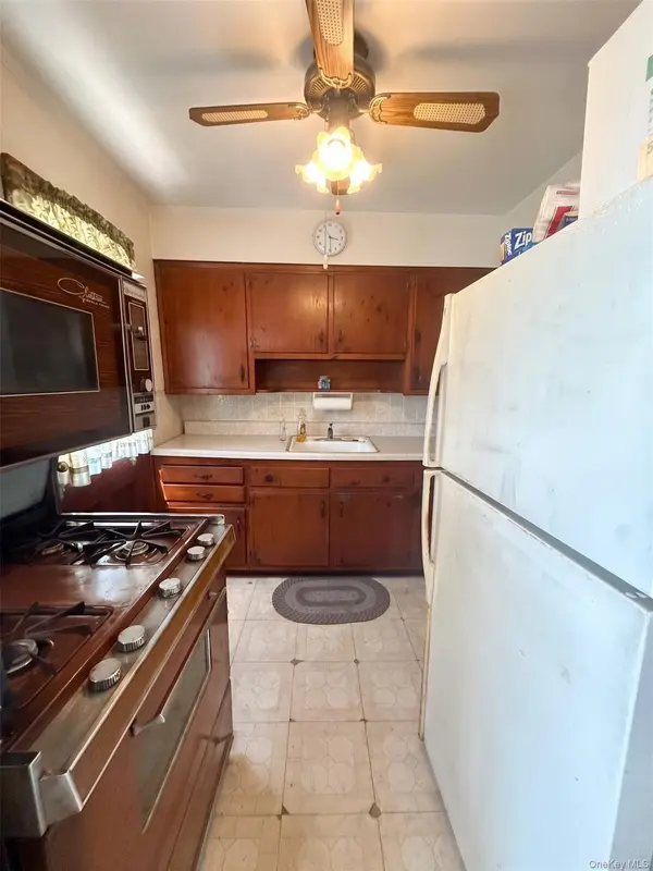 124 Westwood RD, Massapequa Park, NY 11762