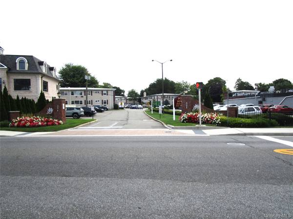324 Post AVE #11-I, Westbury, NY 11590