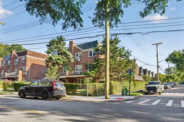 16302 Booth Memorial AVE, Fresh Meadows, NY 11365