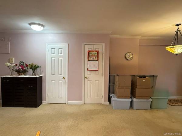 215-19 48th AVE #2C, Oakland Gardens, NY 11364