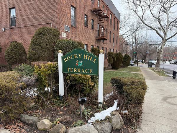 215-19 48th AVE #2C, Oakland Gardens, NY 11364