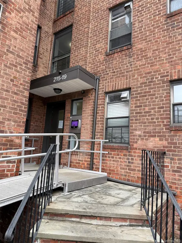 215-19 48th AVE #2C, Oakland Gardens, NY 11364