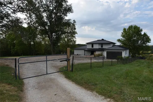 7988 Elder LN, Palmyra, MO 63461