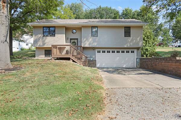 105 Perry ST, Glen Carbon, IL 62034