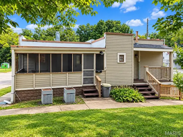 300 Grand AVE, Hannibal, MO 63401