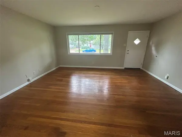 1360 Acredale DR, Florissant, MO 63033