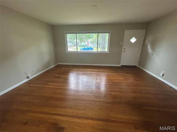 1360 Acredale DR, Florissant, MO 63033