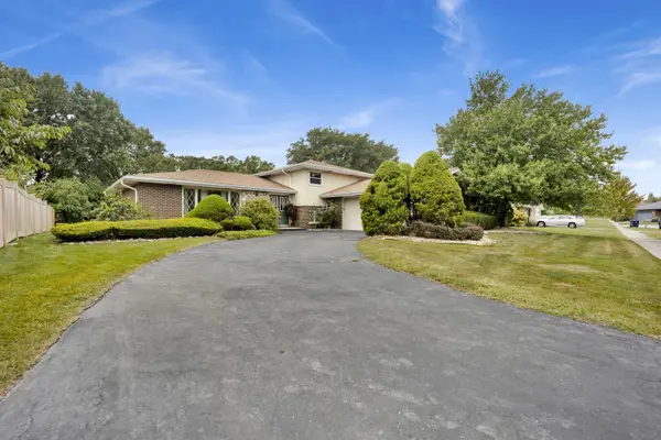 8823 Prestwick LN, Orland Park, IL 60462