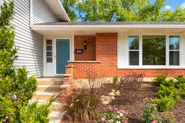 1340 Newcastle LN, Hoffman Estates, IL 60169