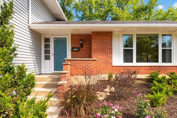 1340 Newcastle LN, Hoffman Estates, IL 60169